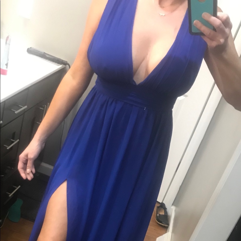 Lulu’s Royal Blue Deep V long dress size Large EUC